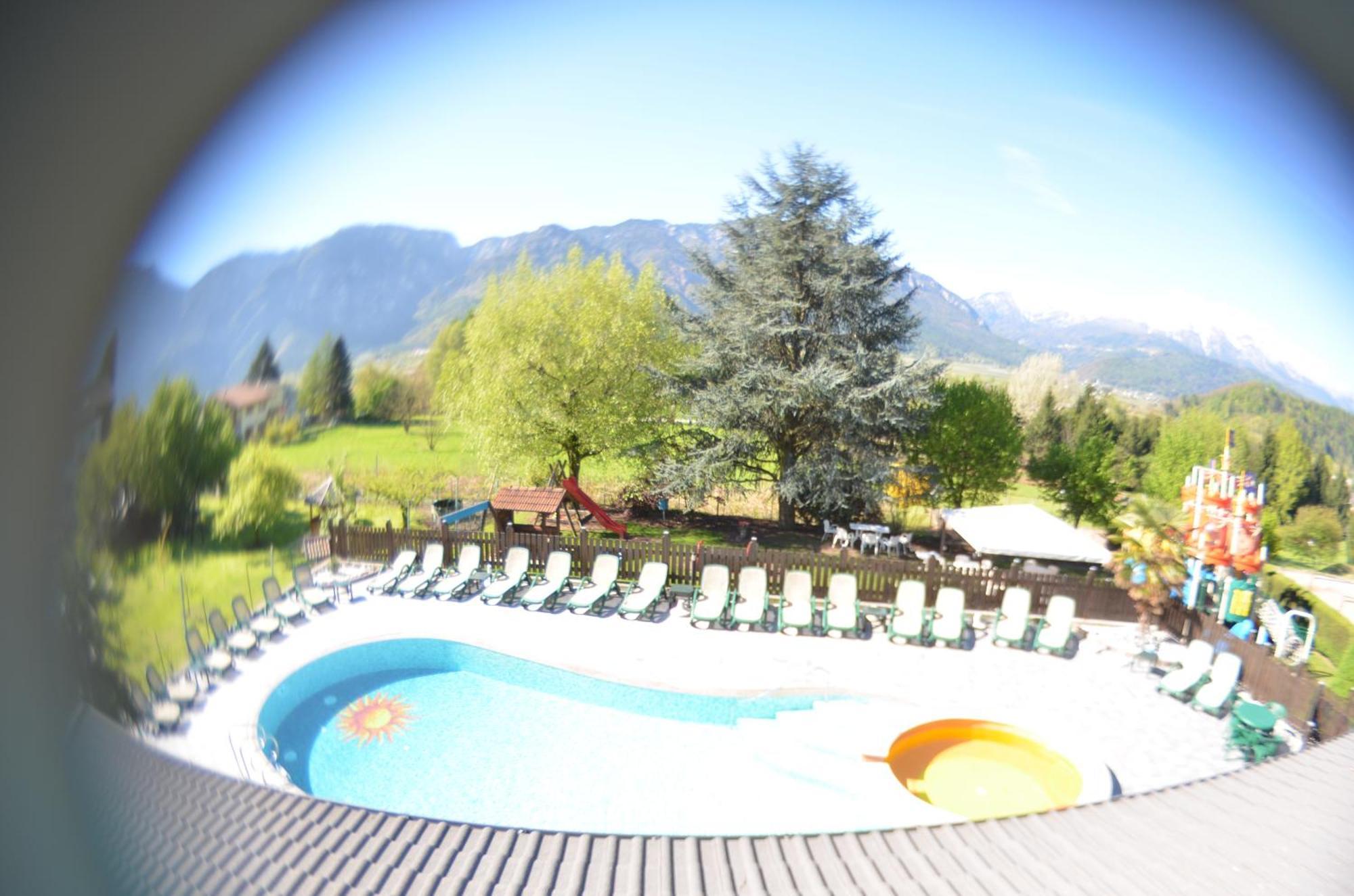 Family Hotel Primavera Levico Terme Exterior photo