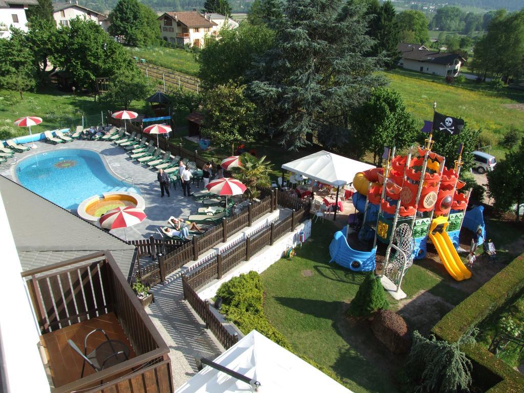 Family Hotel Primavera Levico Terme Exterior photo
